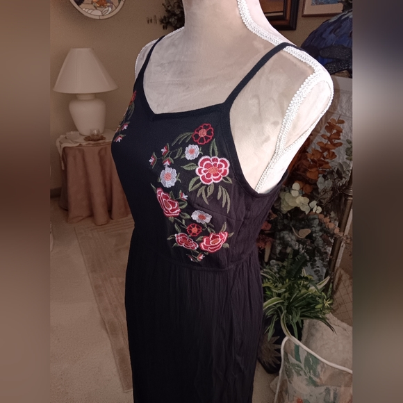 Kelly Renee ~ Black Floral Embroidered Maxi Dress NWOT (SP) - Picture 10 of 11